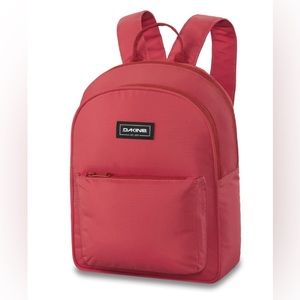 Dakaine MID size  backpack. NWOT.  Water resistant. 360 30L.